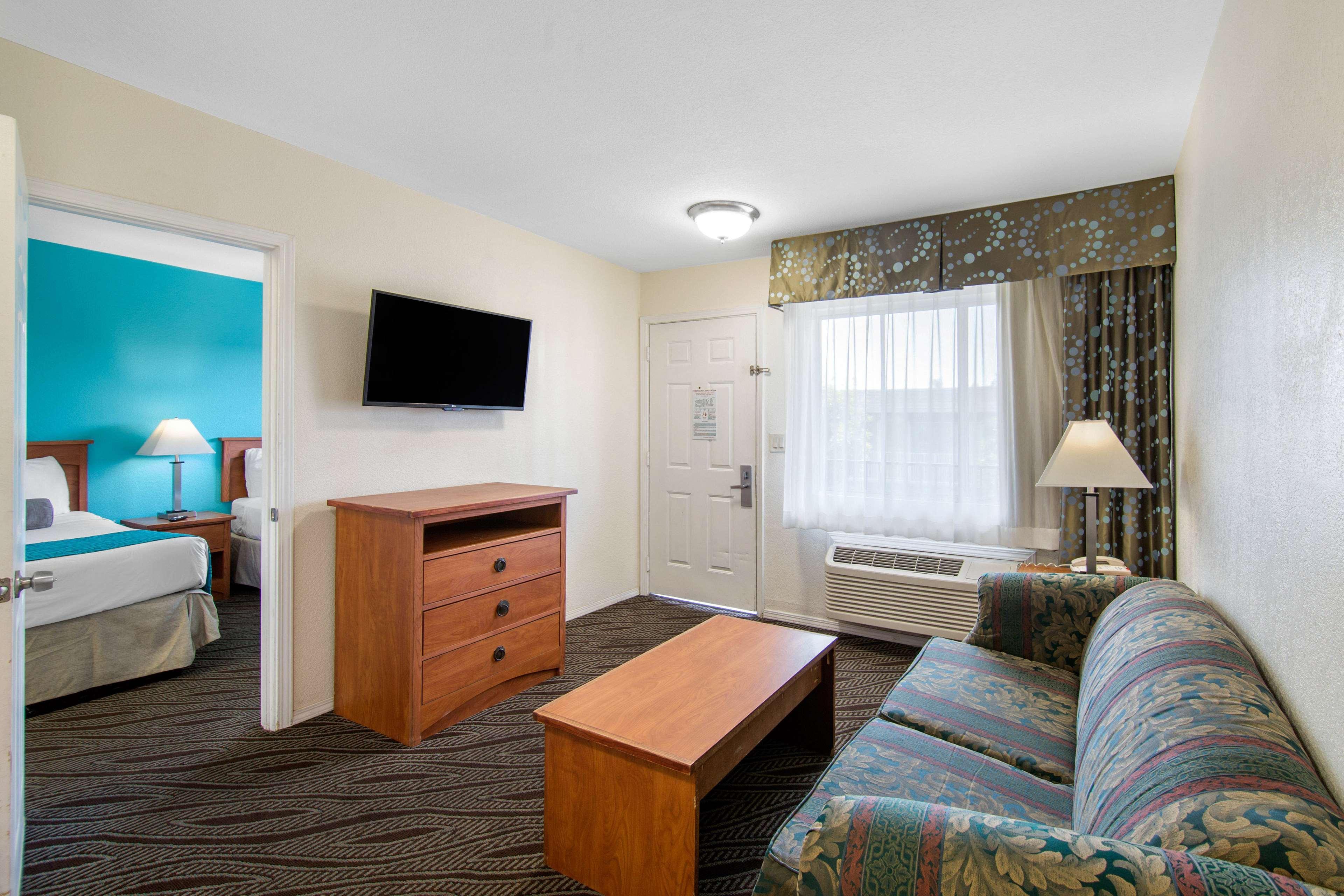 Howard Johnson Suites By Wyndham San Diego Chula Vista Bayfront Exterior foto