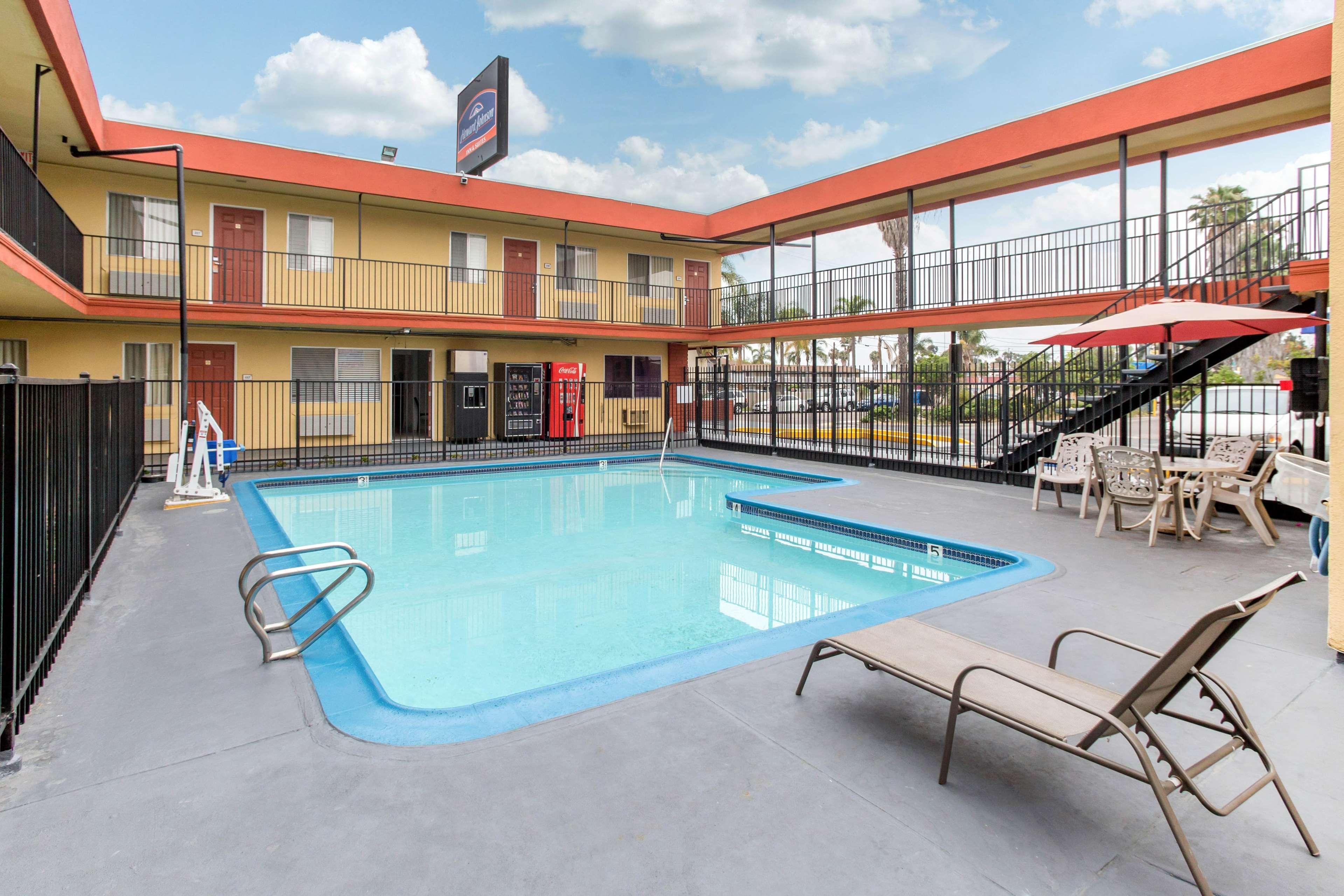 Howard Johnson Suites By Wyndham San Diego Chula Vista Bayft Exterior foto